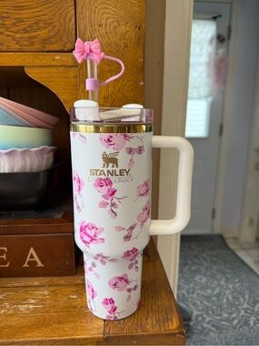 NWOT Stanley LOVESHACK FANCY White Tumbler with Pink Floral Print and Gold Logo
